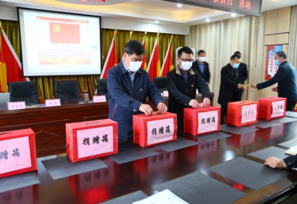 市科協(xié)組織開展全國第七個“扶貧日”活動583.JPG