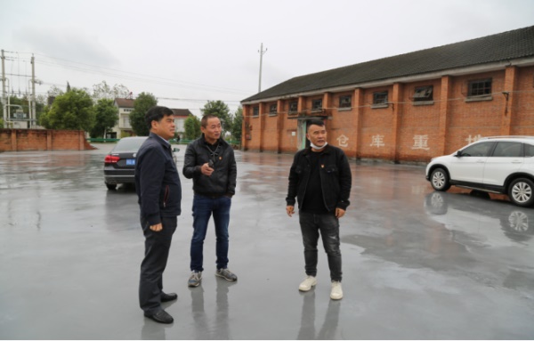 市科協(xié)組織開展全國第七個“扶貧日”活動1020.JPG