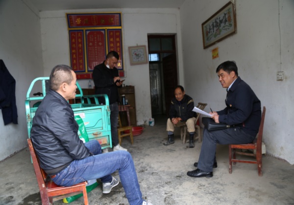 市科協(xié)組織開展全國第七個“扶貧日”活動1317.JPG