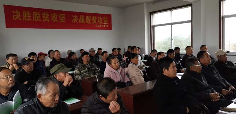 洪湖市科協(xié)聚焦精準(zhǔn)扶貧，聯(lián)合省農(nóng)函大舉辦水產(chǎn)養(yǎng)殖新技術(shù)培訓(xùn)班 (1).jpg